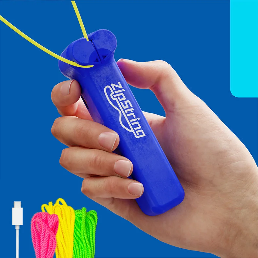 ZipString Original синего цвета в руке