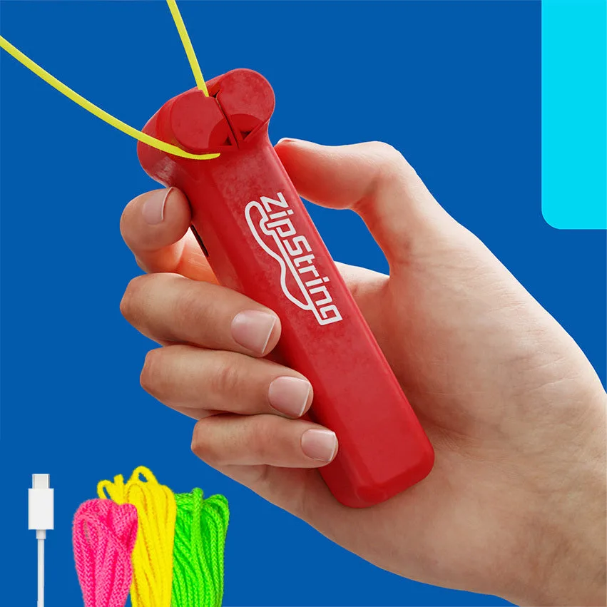 ZipString Original красного цвета в руке