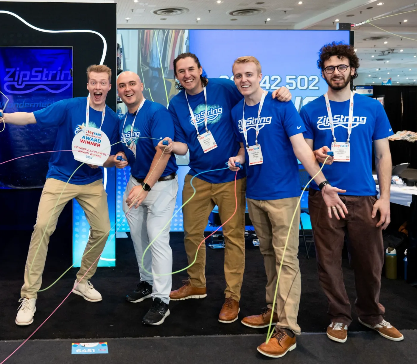 Команда ZipString на выставке игрушек в Нью-Йорке